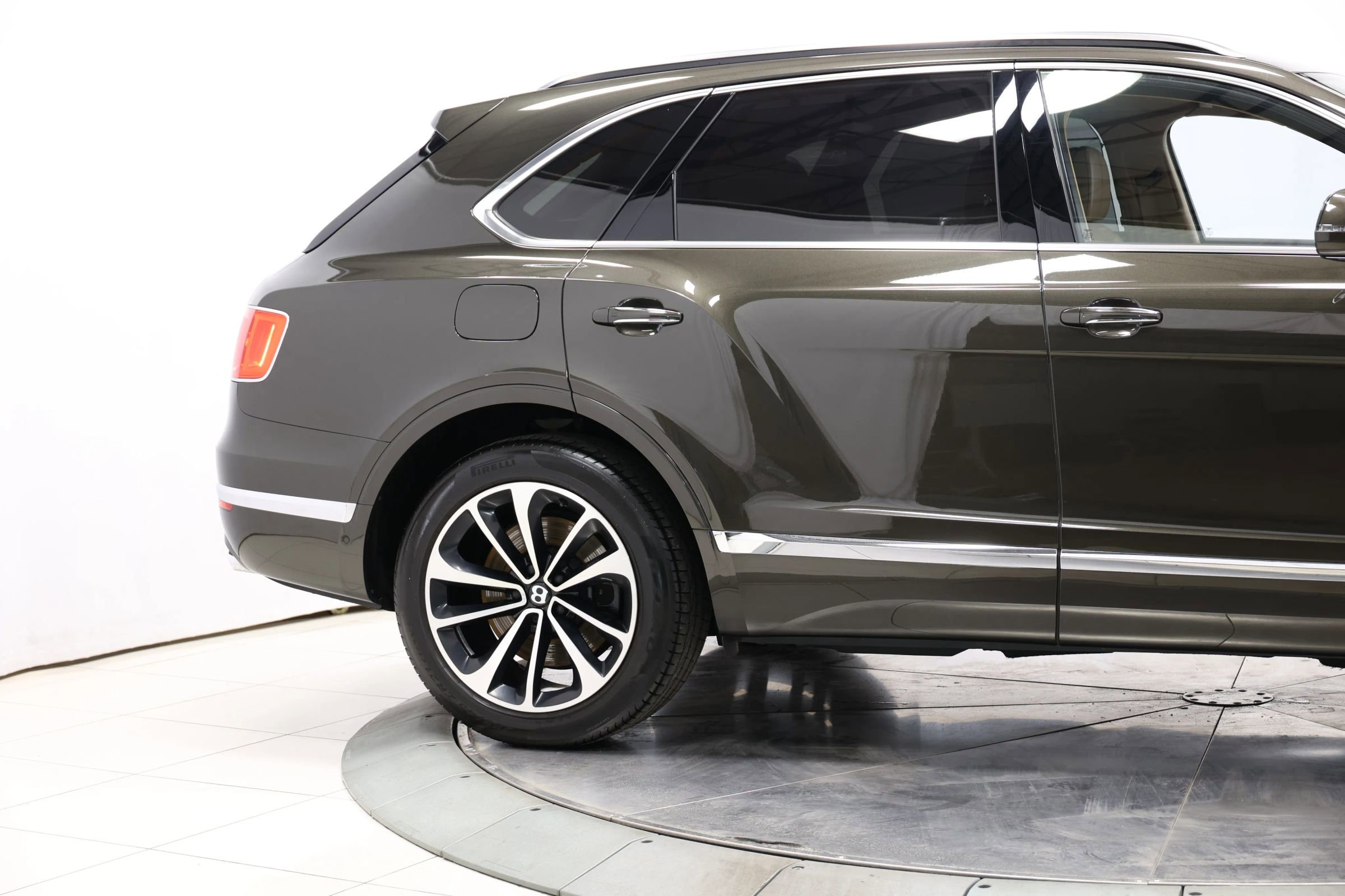 Used 2018 Bentley Bentayga AWD/4WD image 80