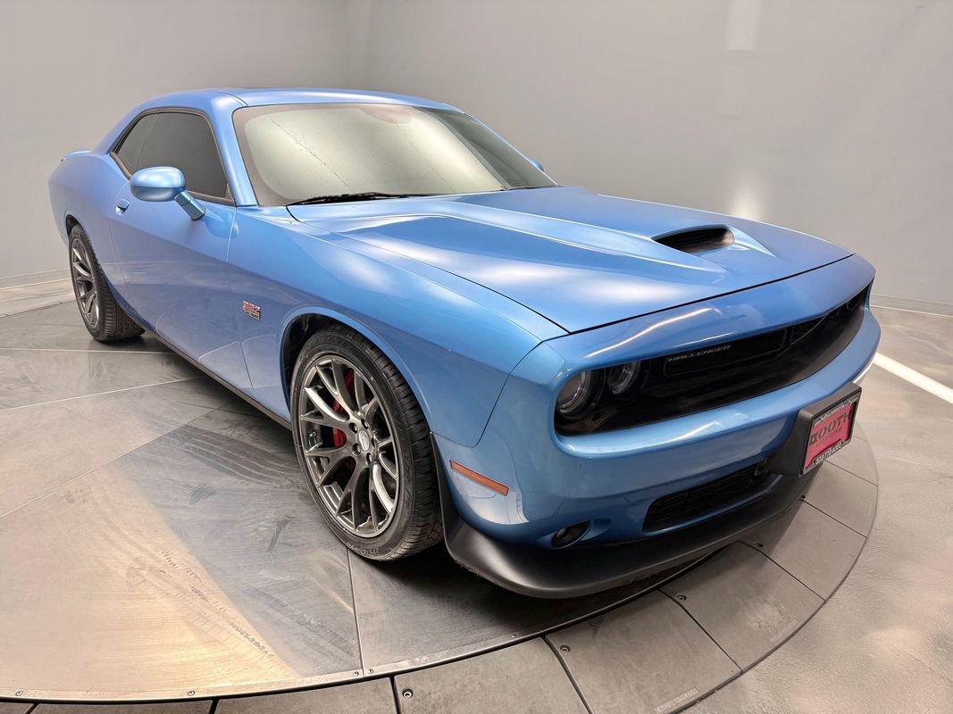 Used 2016 Dodge Challenger SRT w/ Technology Group image 3