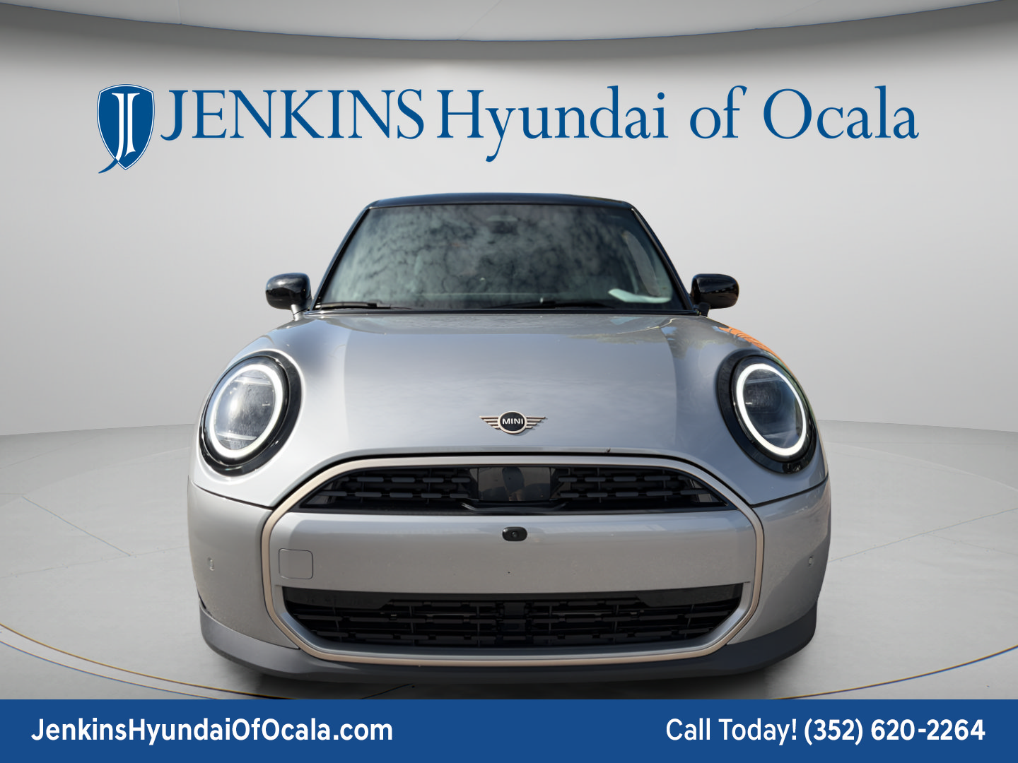 Used 2025 MINI Cooper 4-Door Hardtop FWD image 8