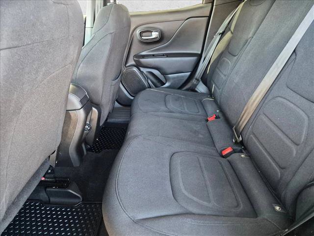 Used 2022 Jeep Renegade Latitude AWD/4WD image 16