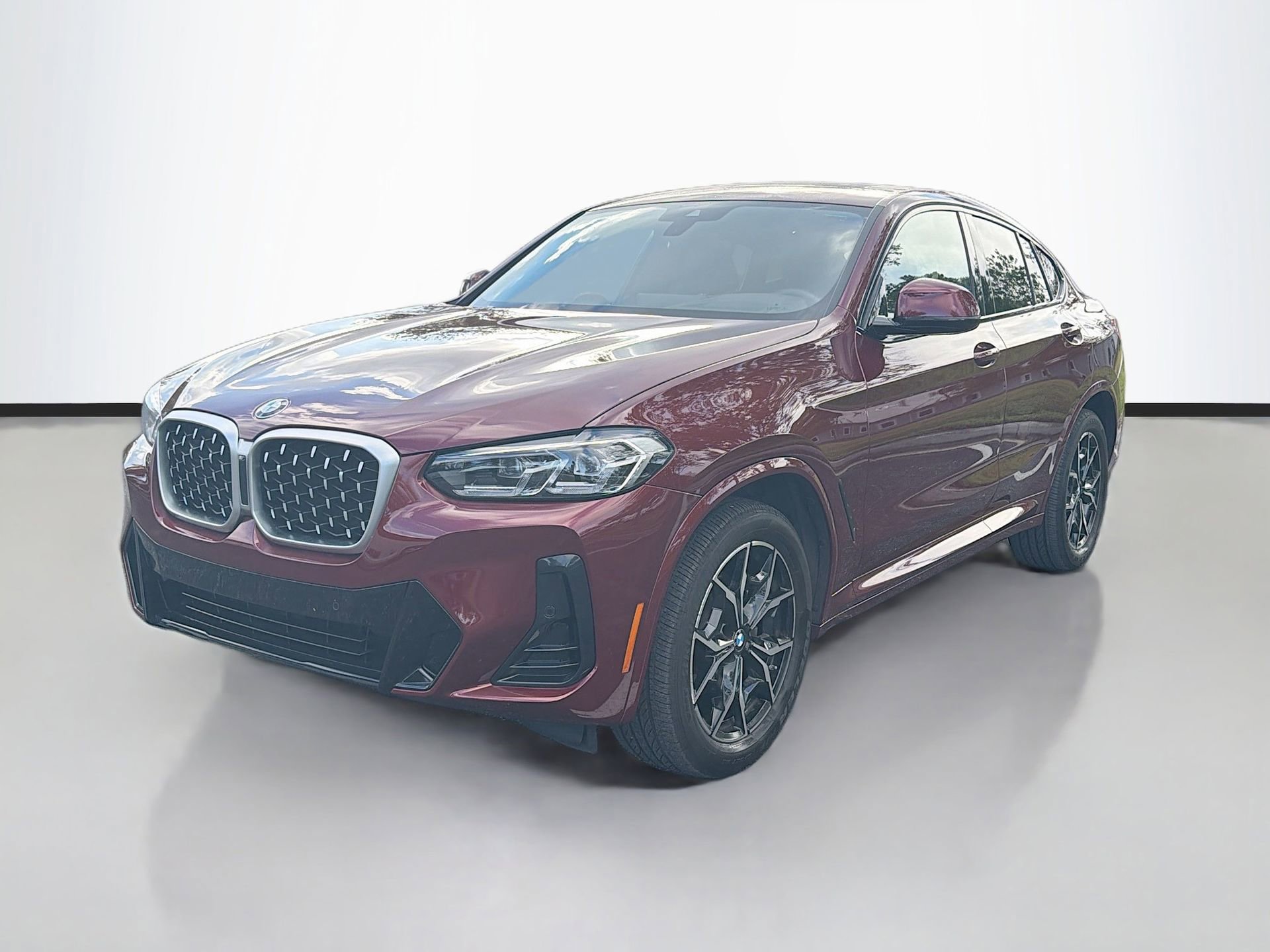 Certified 2025 BMW X4 xDrive30i w/ Premium Package image 8