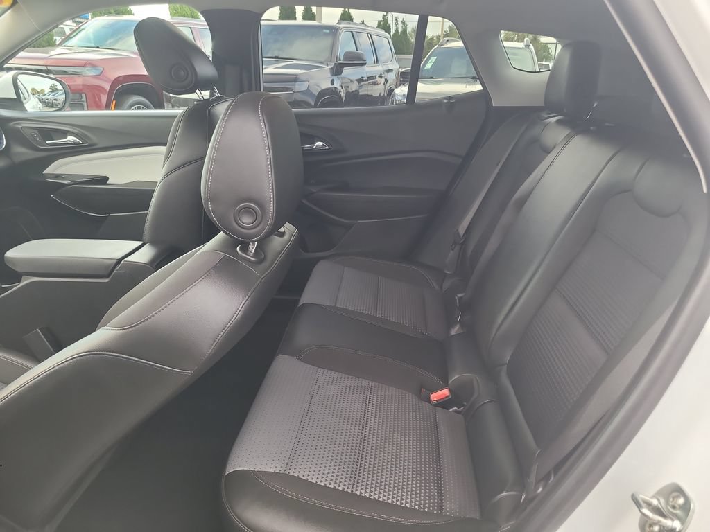 Used 2025 Chevrolet Trax LT FWD image 13