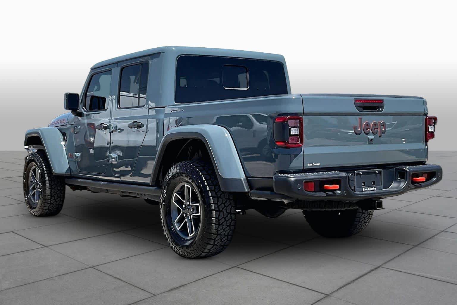 Used 2025 Jeep Gladiator Mojave AWD/4WD image 11