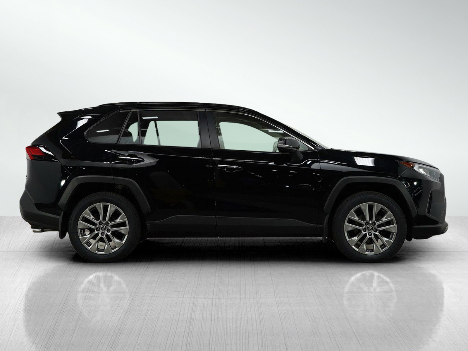 Used 2019 Toyota RAV4 Limited image 6
