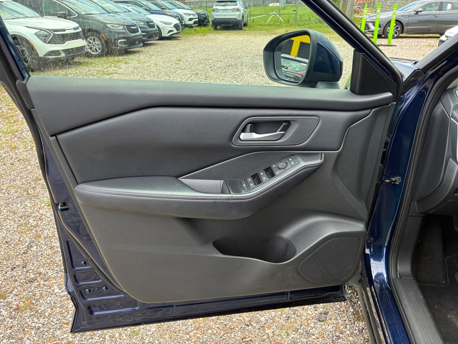 Used 2025 Nissan Rogue SV AWD/4WD image 15
