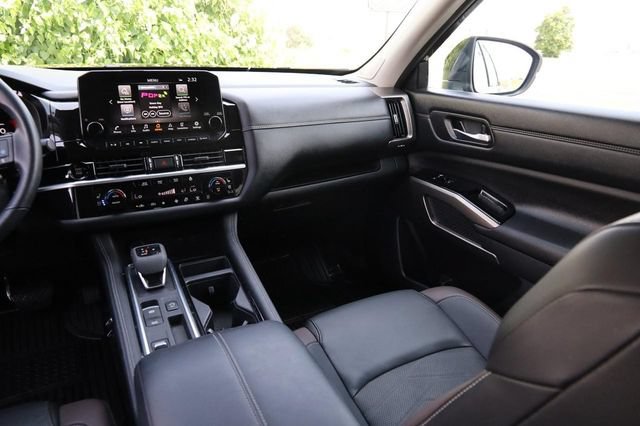 Certified 2025 Nissan Pathfinder Platinum w/ Cargo Package FWD image 30