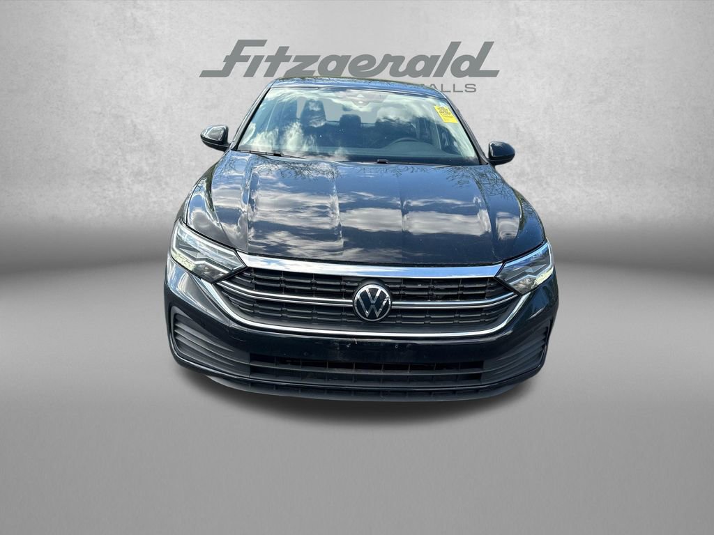 Used 2024 Volkswagen Jetta SE image 2
