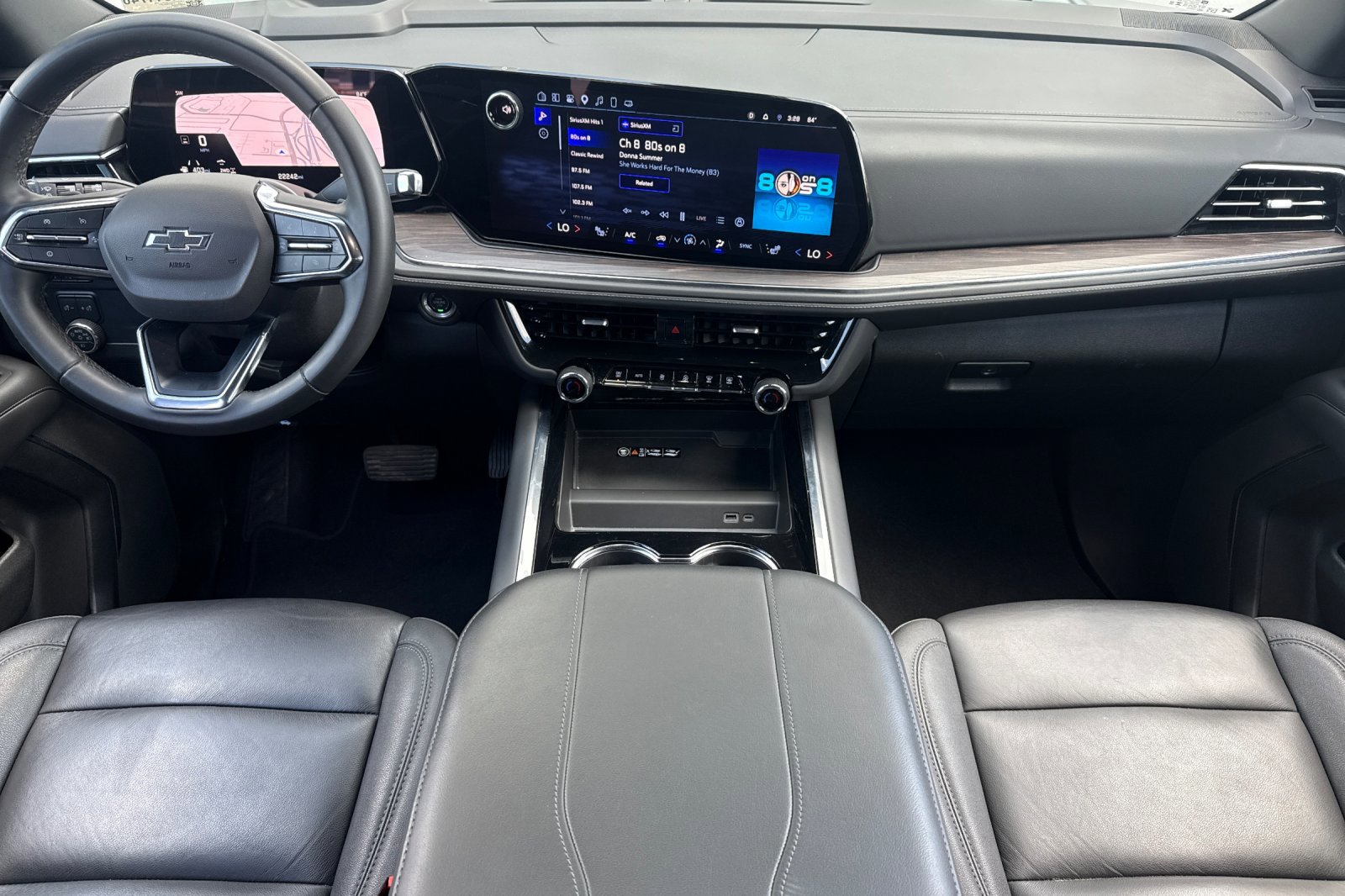 Used 2025 Chevrolet Suburban Z71 AWD/4WD image 16