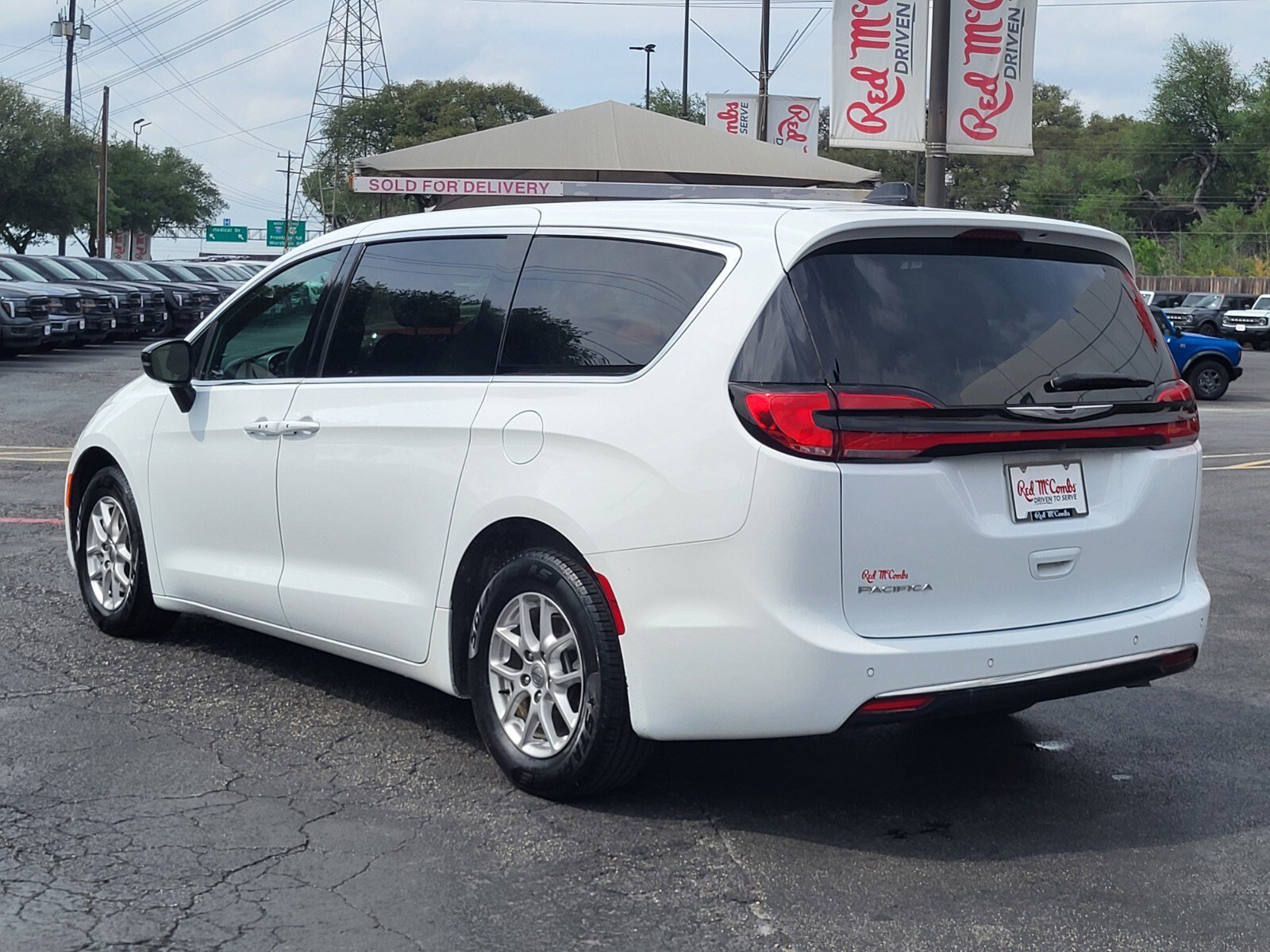 Used 2025 Chrysler Pacifica Select FWD image 6