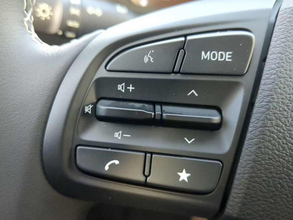 New 2025 Hyundai Venue Limited image 28