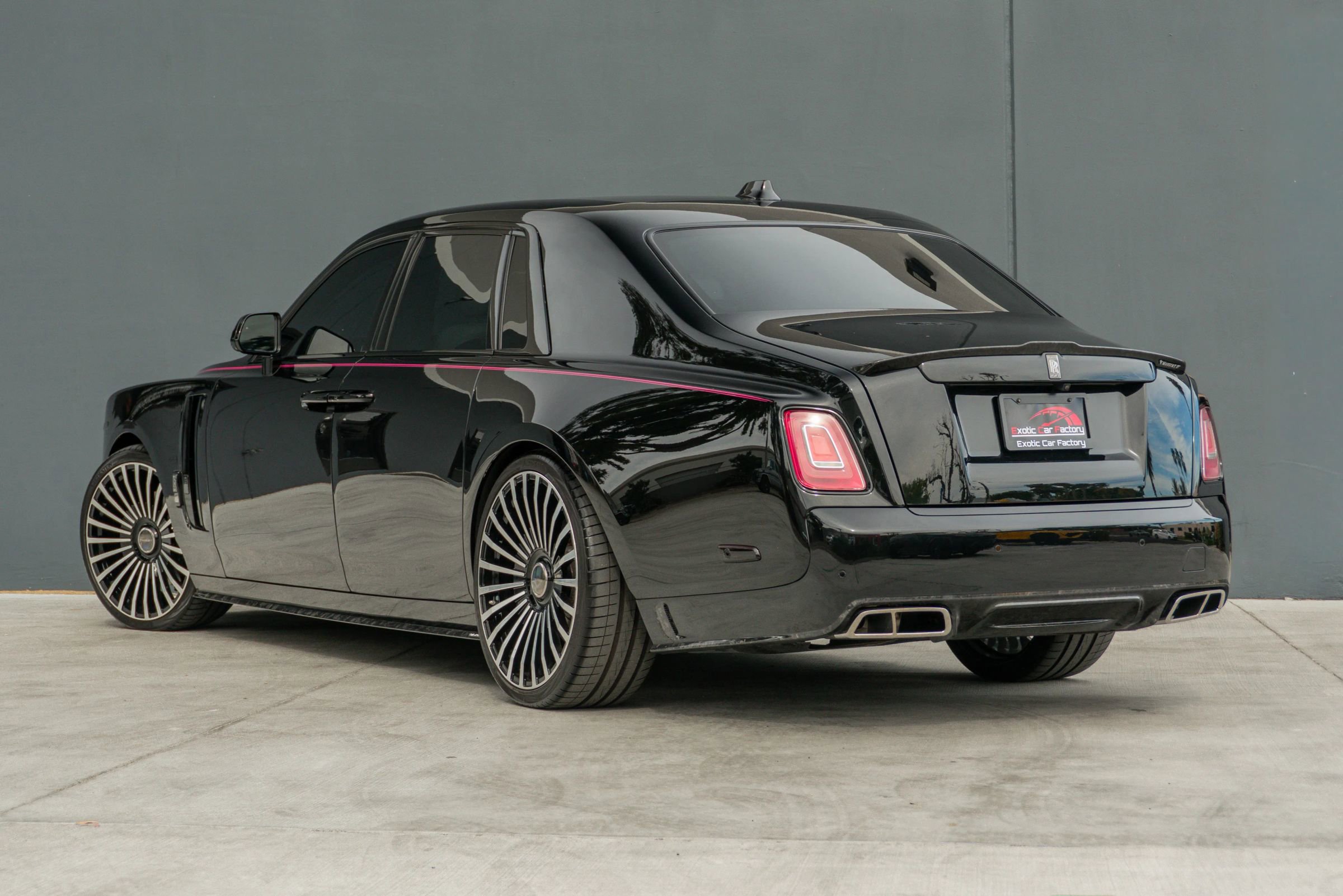Used 2023 Rolls-Royce Phantom Sedan image 9