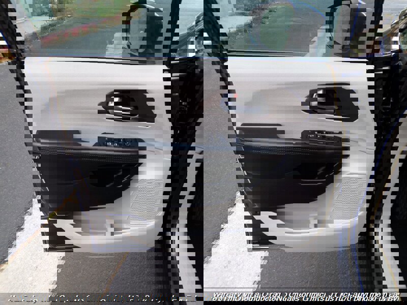 Used 2017 Chrysler Pacifica Touring-L Plus image 12