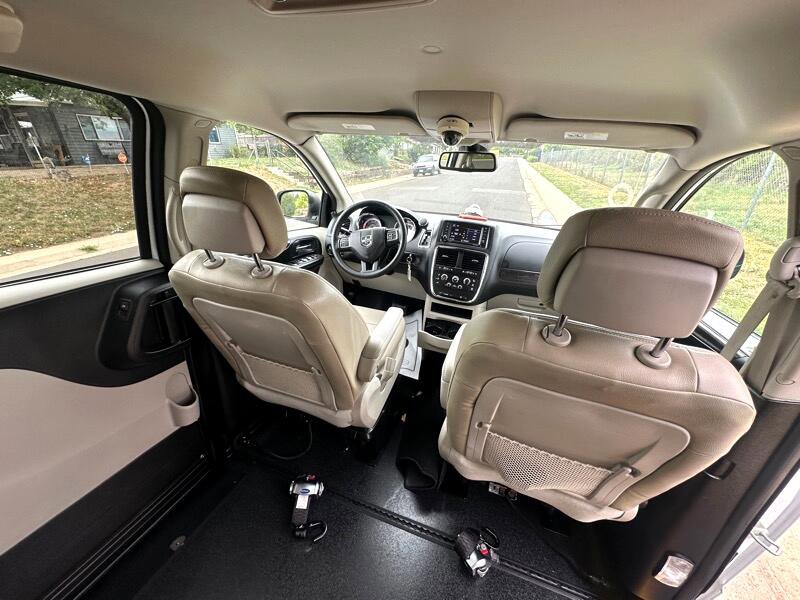 Used 2019 Dodge Grand Caravan SE image 18