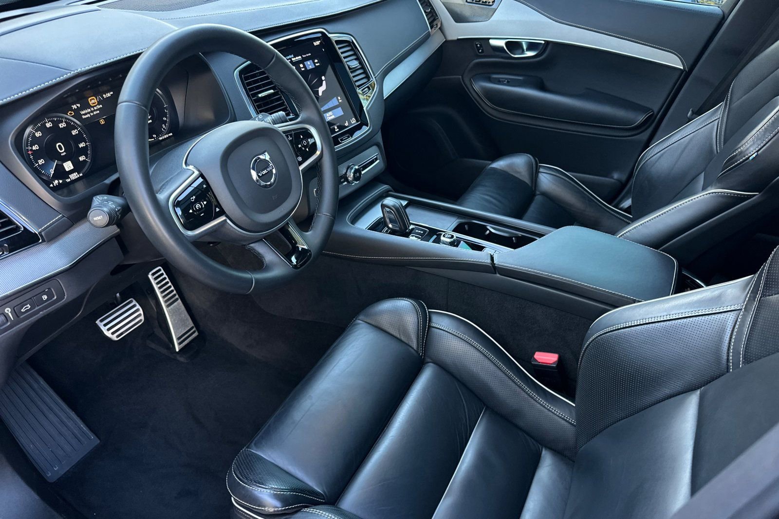 Used 2022 Volvo XC90 T8 R-Design w/ Advanced Package image 10