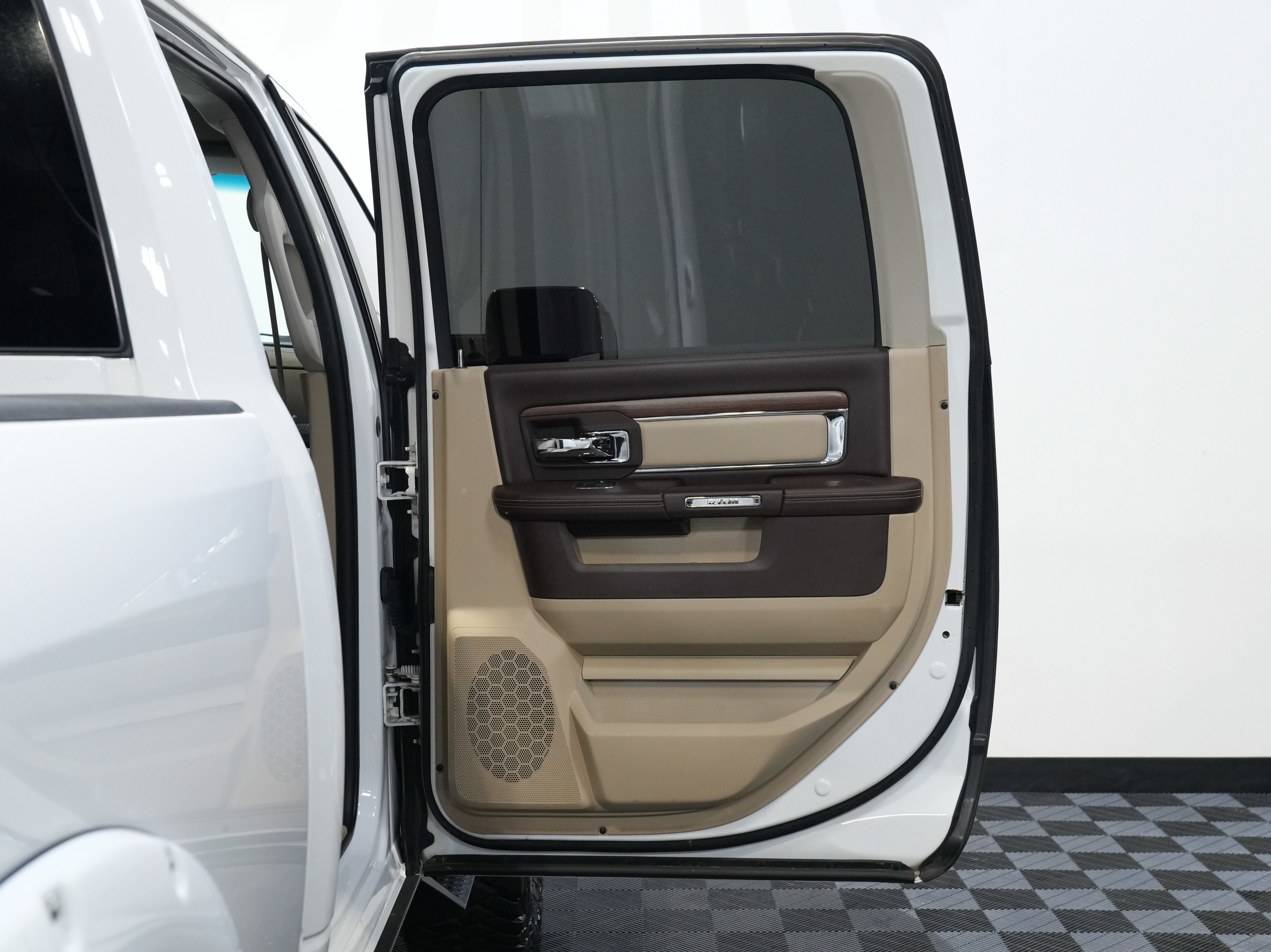 Used 2015 RAM 2500 Laramie w/ Convenience Group image 28