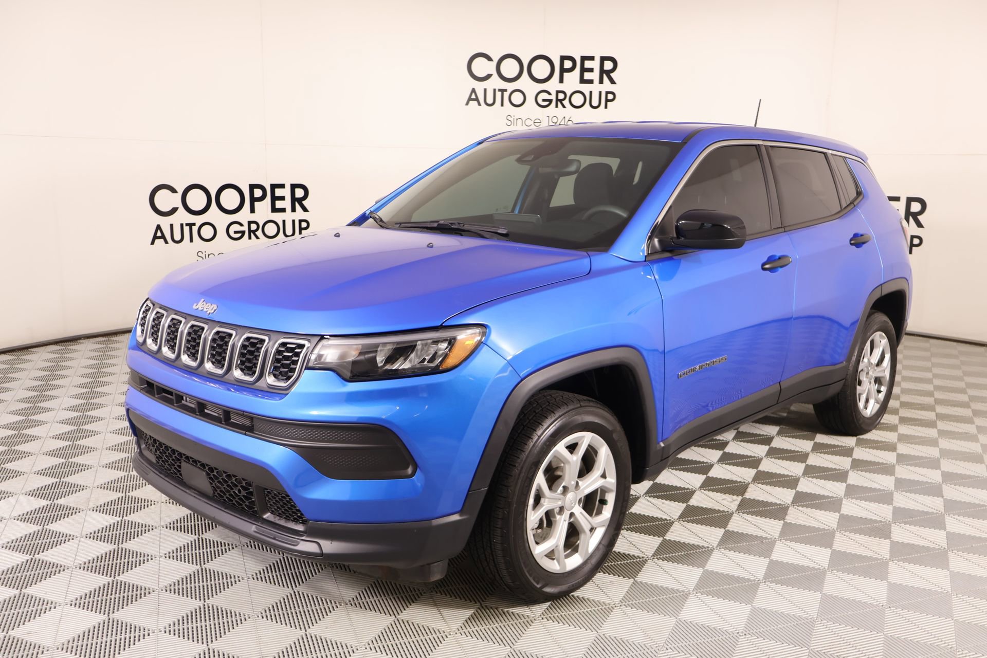 Used 2024 Jeep Compass Sport image 9