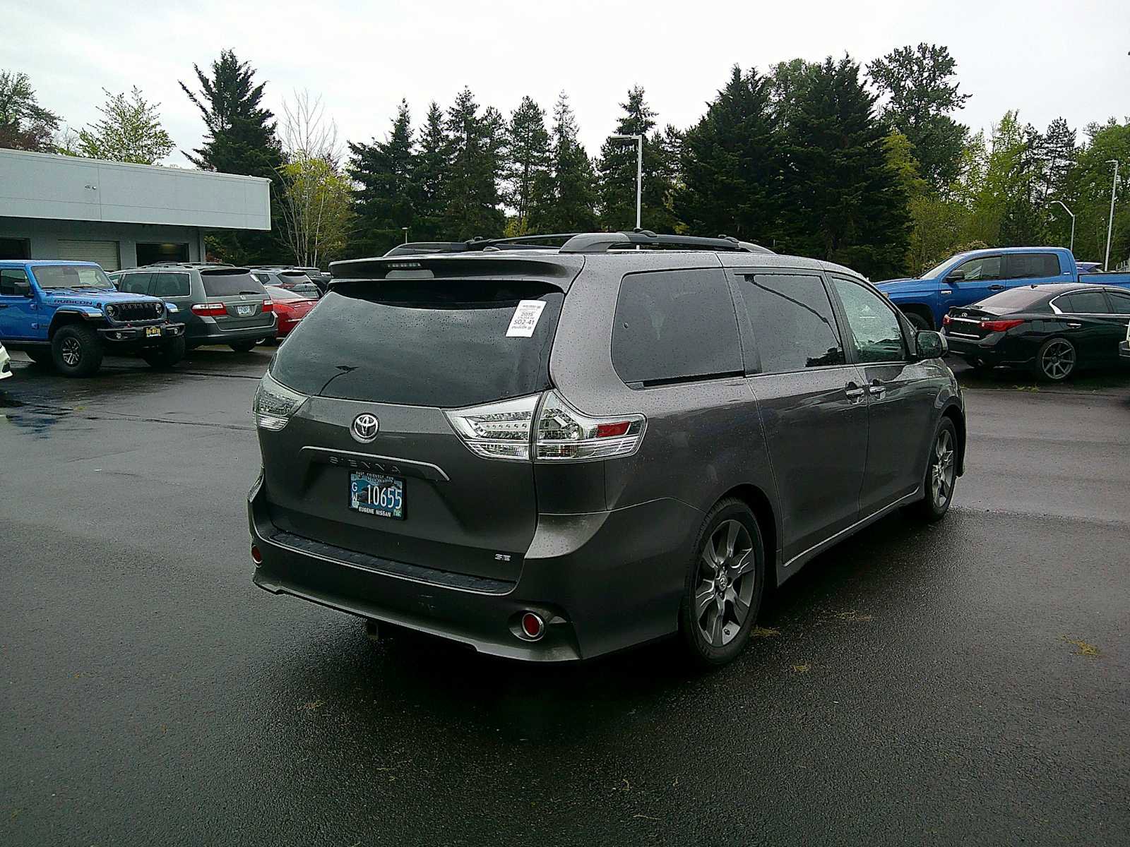 Used 2015 Toyota Sienna SE w/ SE Preferred Package FWD image 5