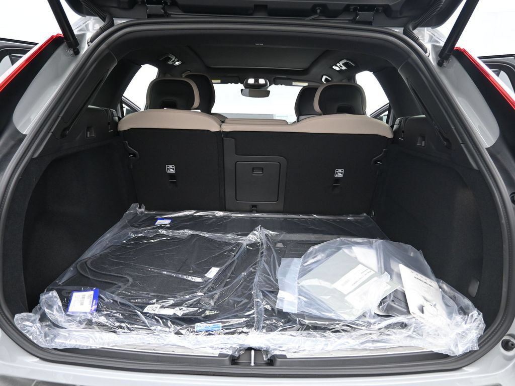 New 2026 Volvo XC60 B5 Plus w/ Protection Package Premier AWD/4WD image 22