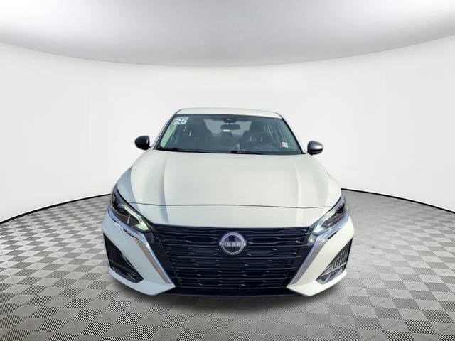 Used 2025 Nissan Altima 2.5 S image 2