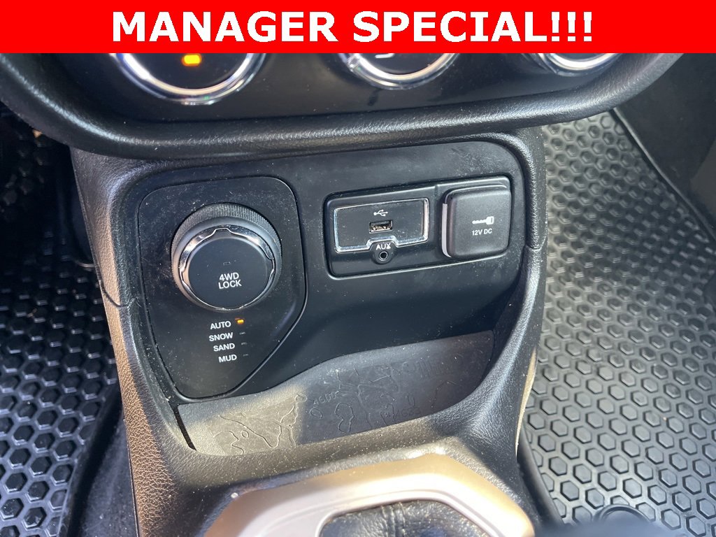 Used 2016 Jeep Renegade Latitude w/ Cold Weather Group image 26