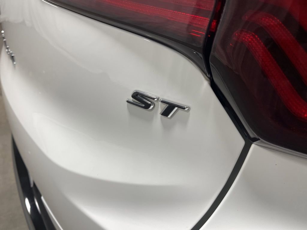 Used 2024 Buick Encore GX Sport Touring w/ Comfort Package image 14