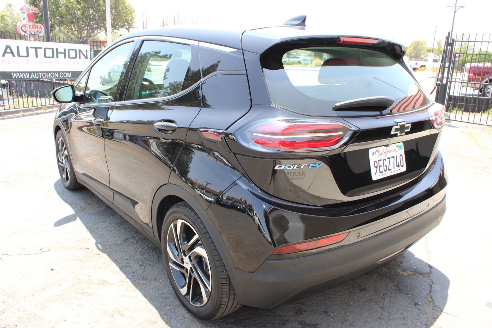 Used 2022 Chevrolet Bolt LT w/ Infotainment Package FWD image 9