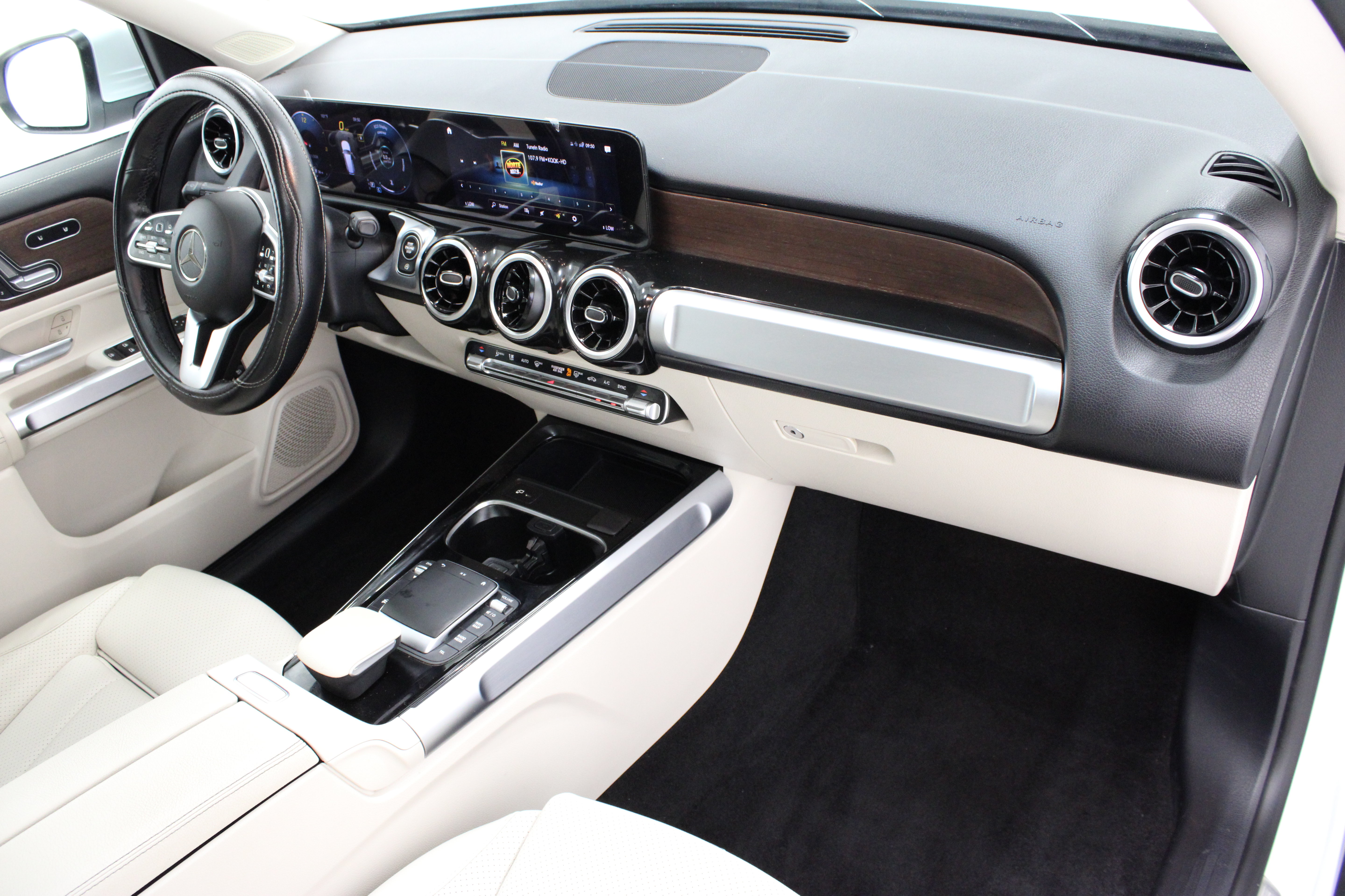 Used 2022 Mercedes-Benz GLB 250 image 37