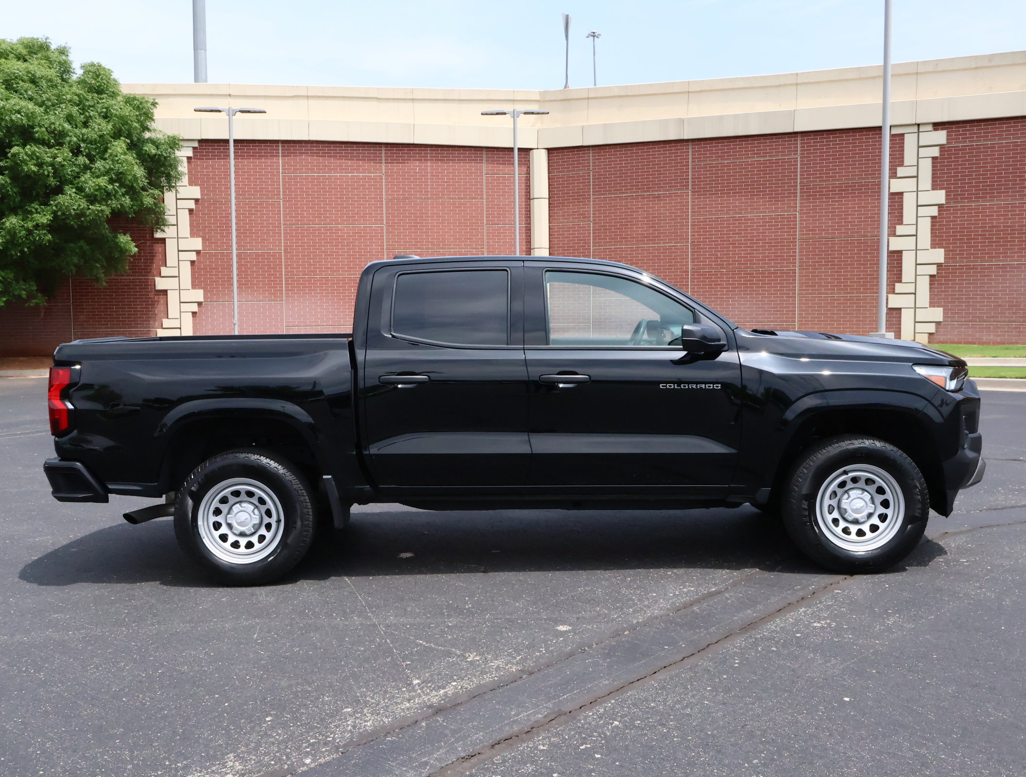 Used 2024 Chevrolet Colorado W/T RWD image 25