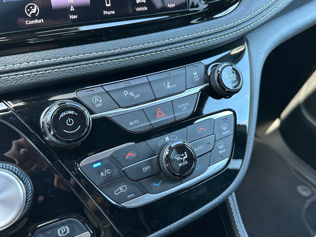 Used 2025 Chrysler Pacifica Limited FWD image 19