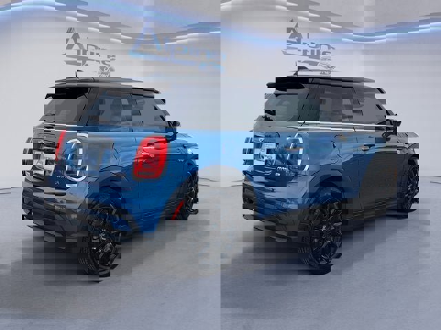 Used 2024 MINI Cooper 2-Door Hardtop w/ Signature Upholstery Package image 5