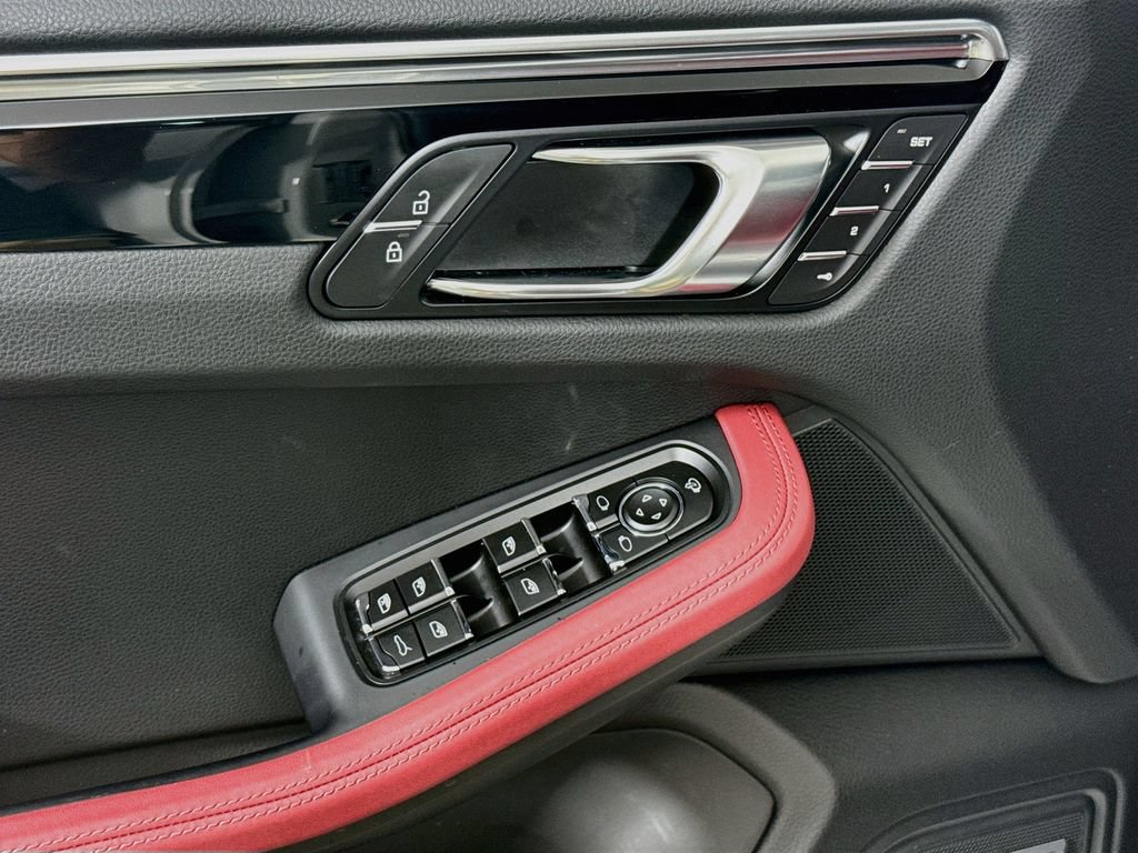 Certified 2026 Porsche Macan AWD/4WD image 19