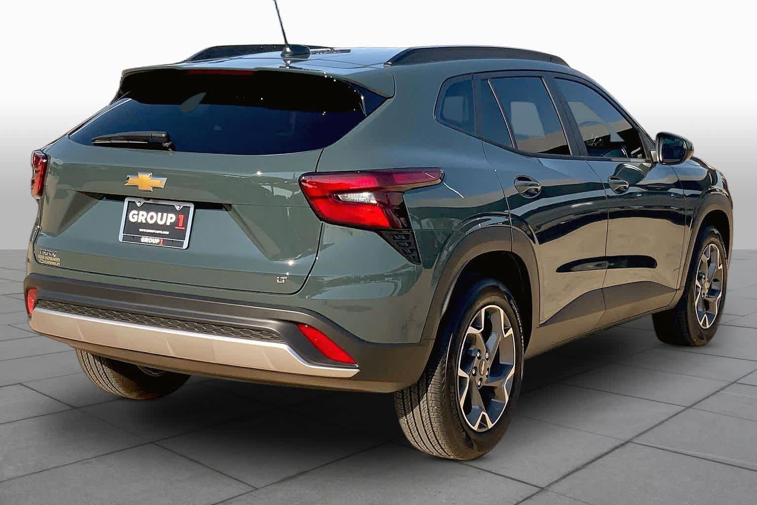 Used 2026 Chevrolet Trax LT w/ Sunroof Package FWD image 11