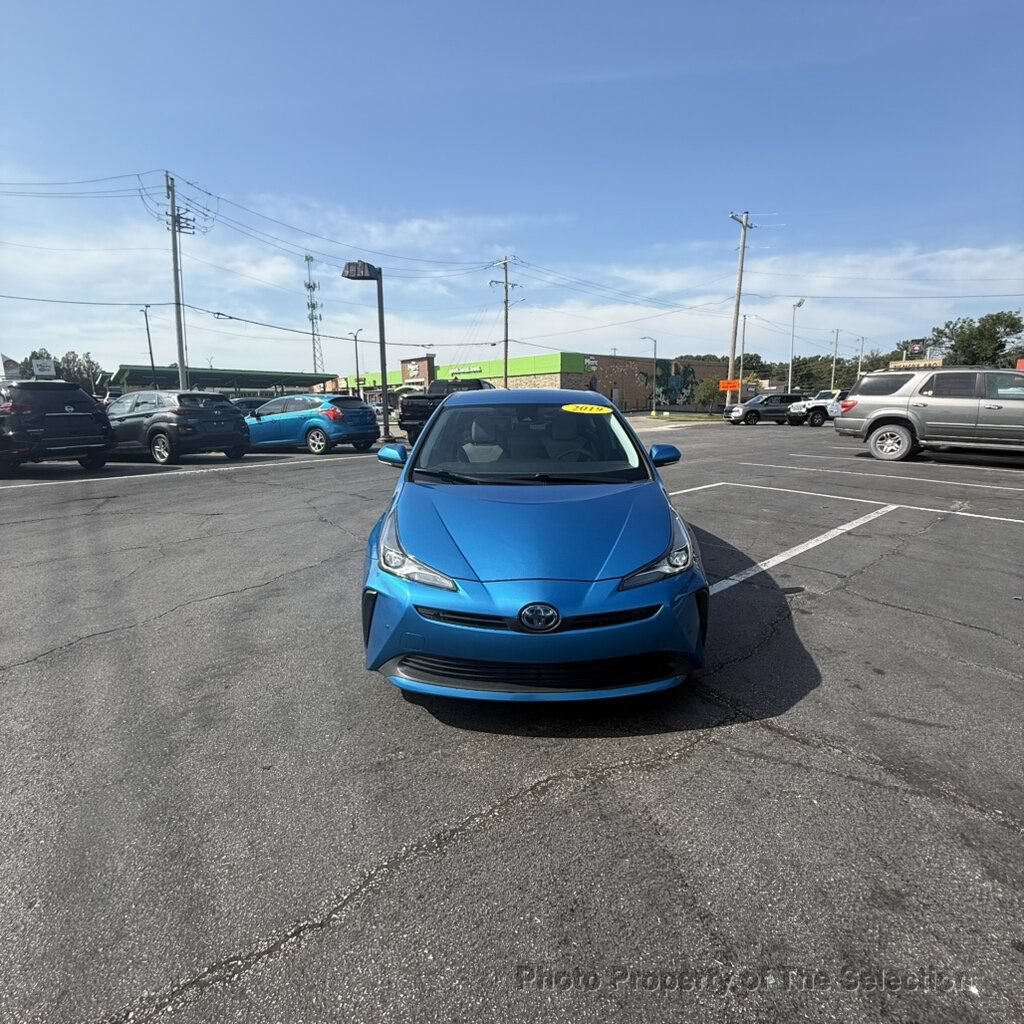 Used 2019 Toyota Prius LE FWD image 4