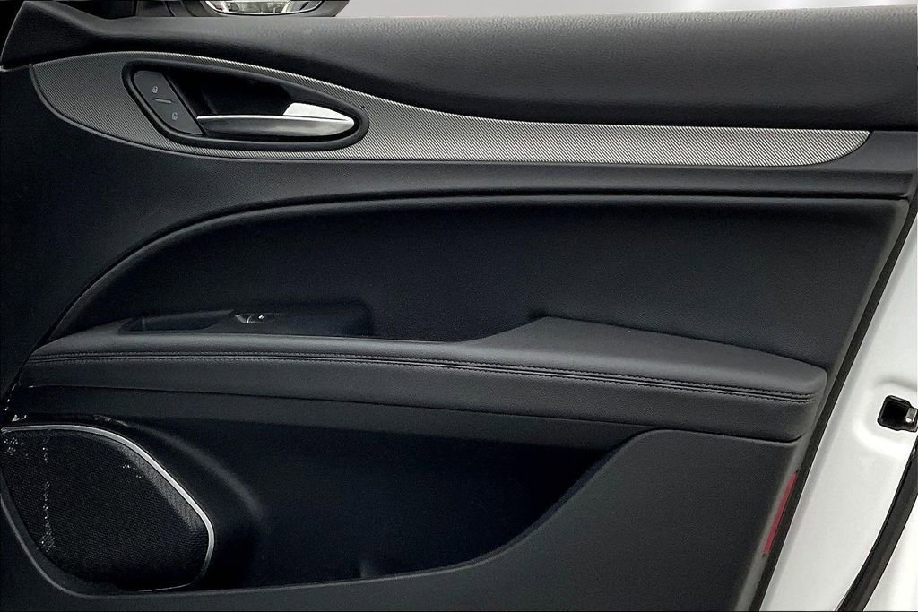 Used 2023 Alfa Romeo Stelvio Veloce image 25