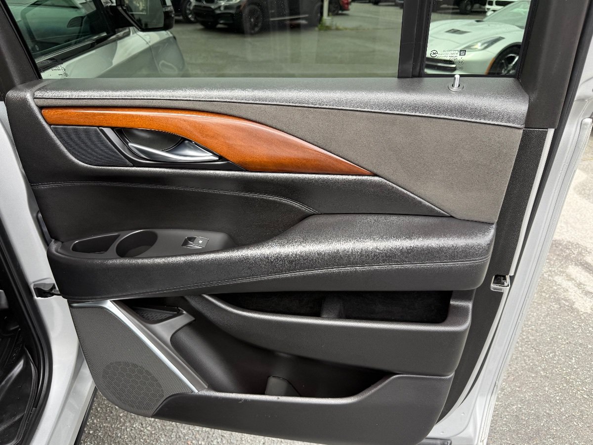 Used 2019 Cadillac Escalade ESV Premium Luxury AWD/4WD image 20