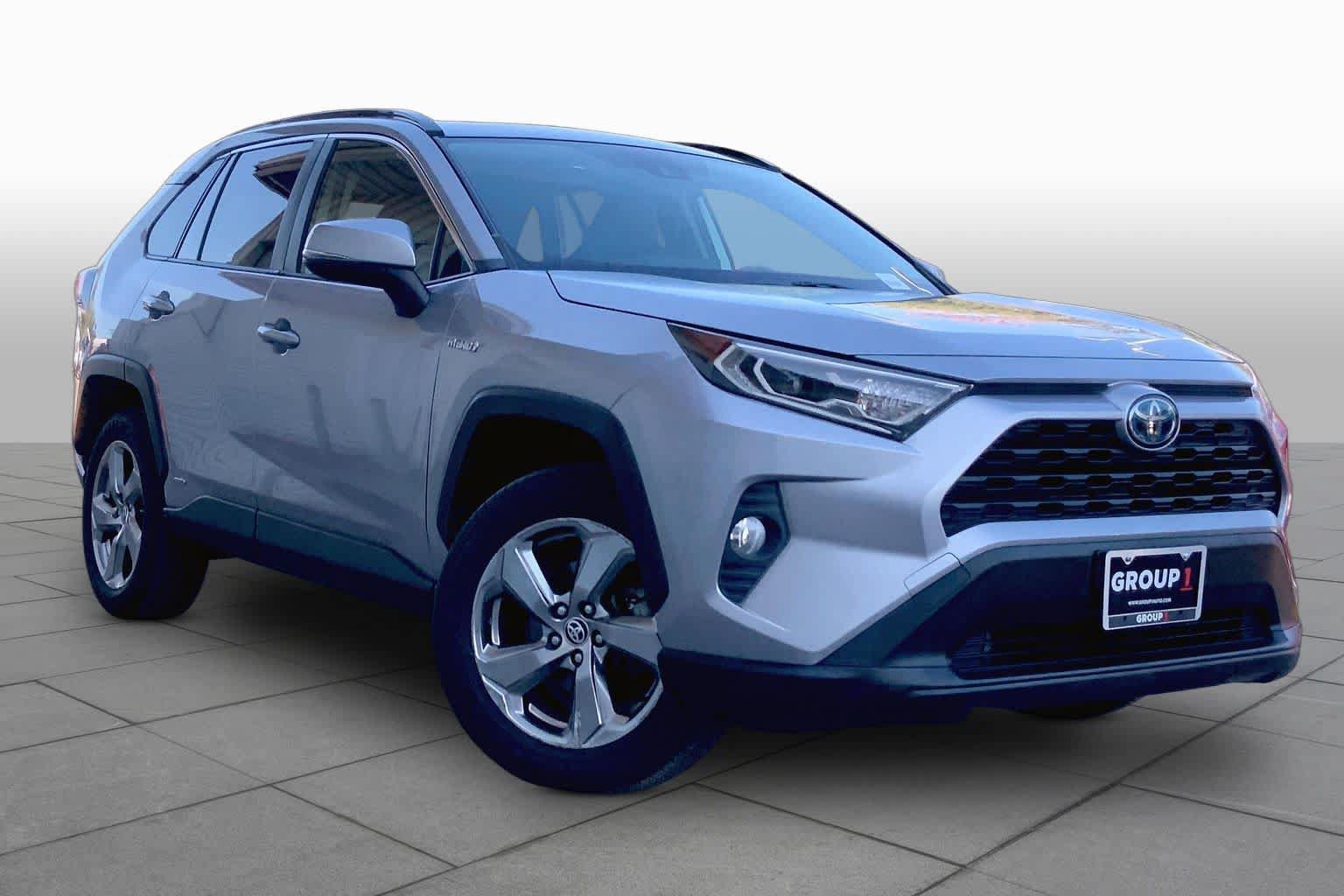 Used 2021 Toyota RAV4 XLE Premium AWD/4WD image 3