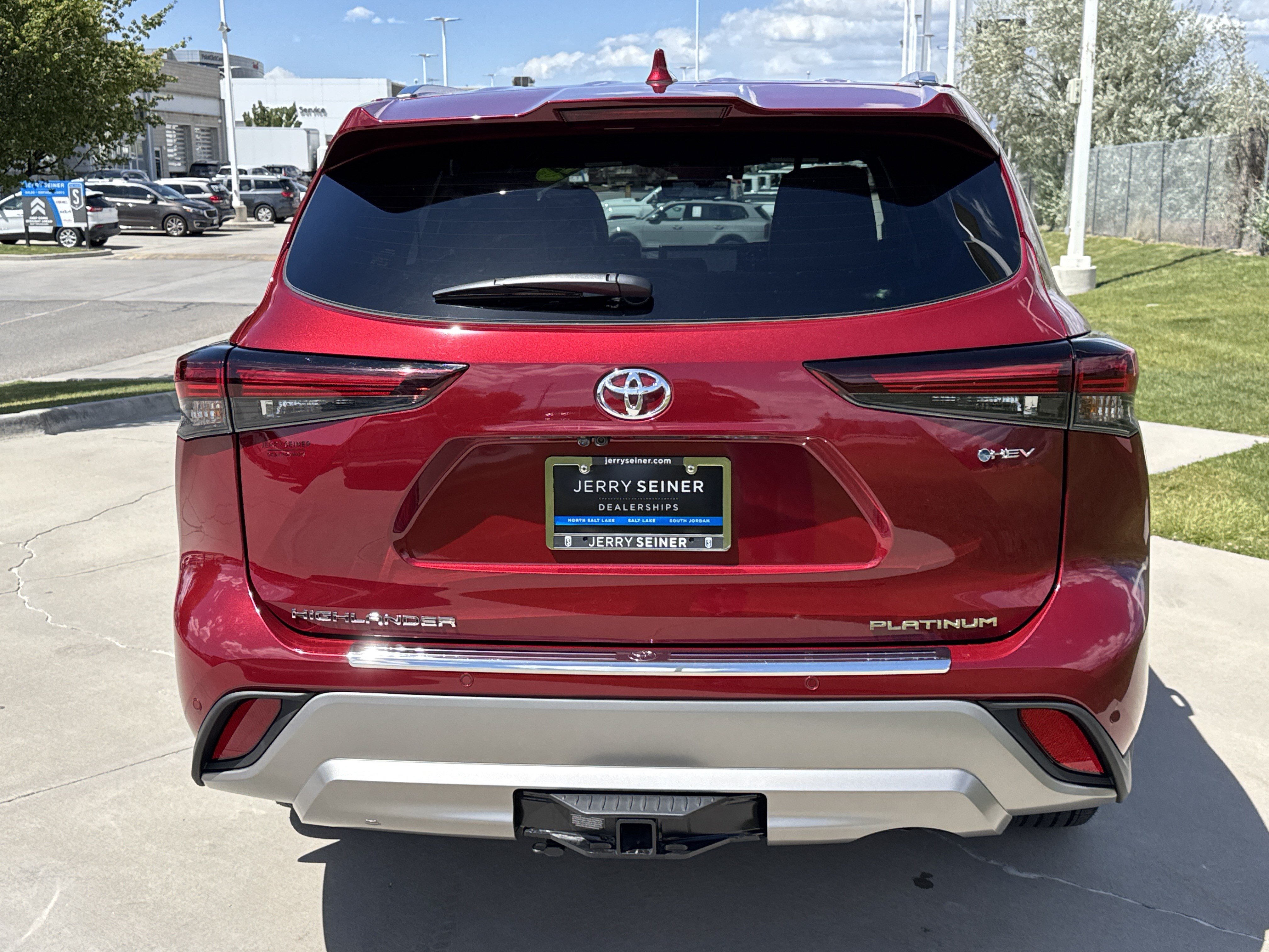 Used 2025 Toyota Highlander Platinum AWD/4WD image 4