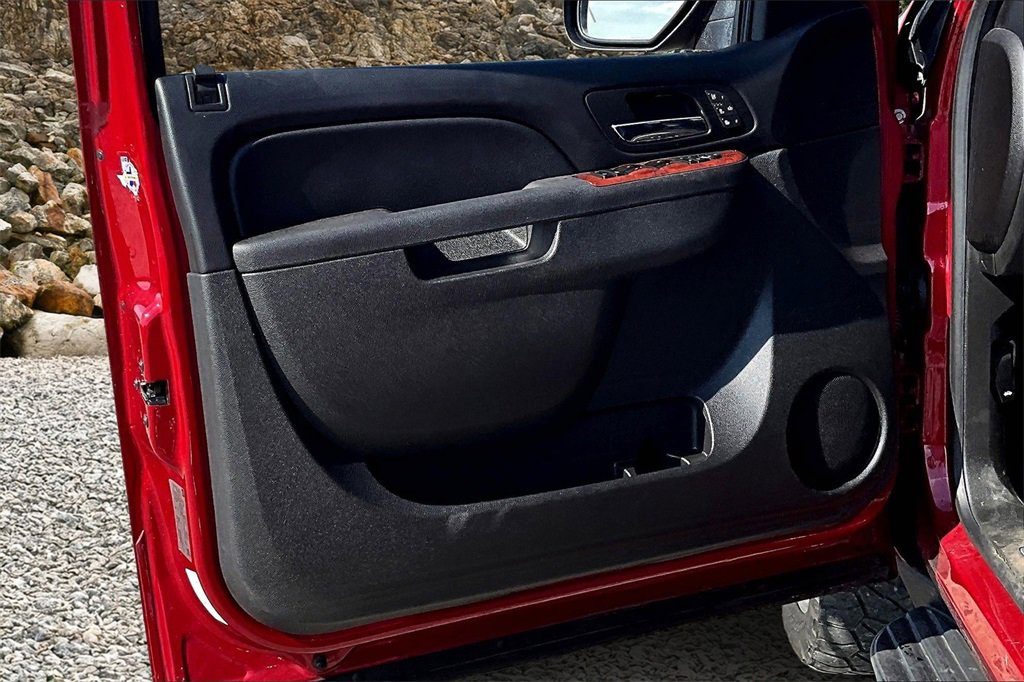 Used 2014 Chevrolet Suburban LTZ image 22