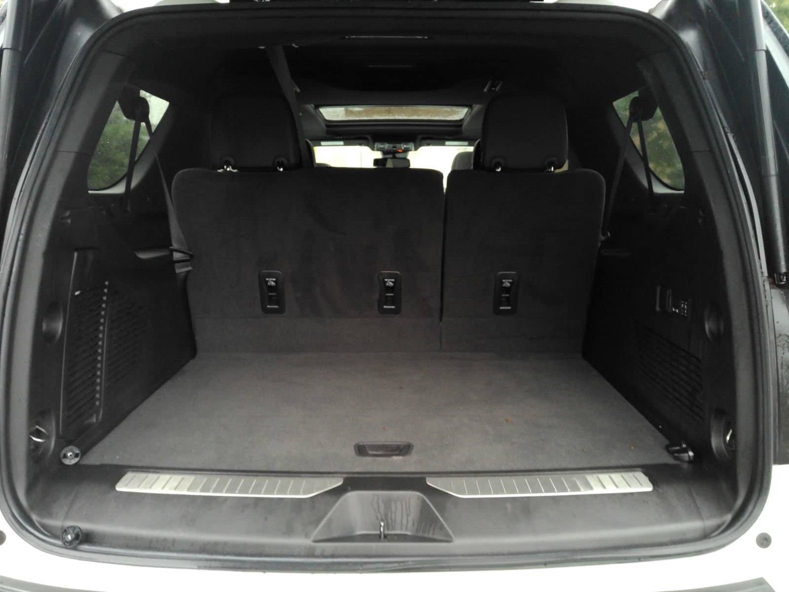 Used 2024 Chevrolet Suburban RST w/ Luxury Package AWD/4WD image 8