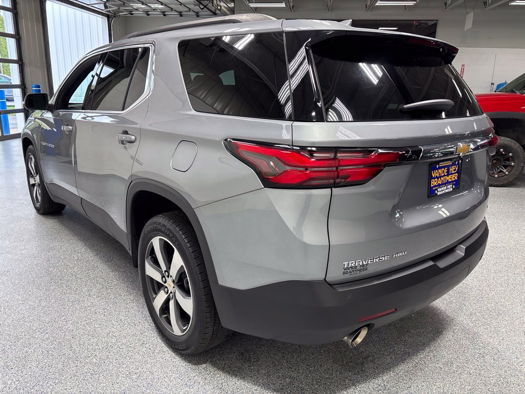 Used 2023 Chevrolet Traverse LT w/ LT Premium Package AWD/4WD image 5