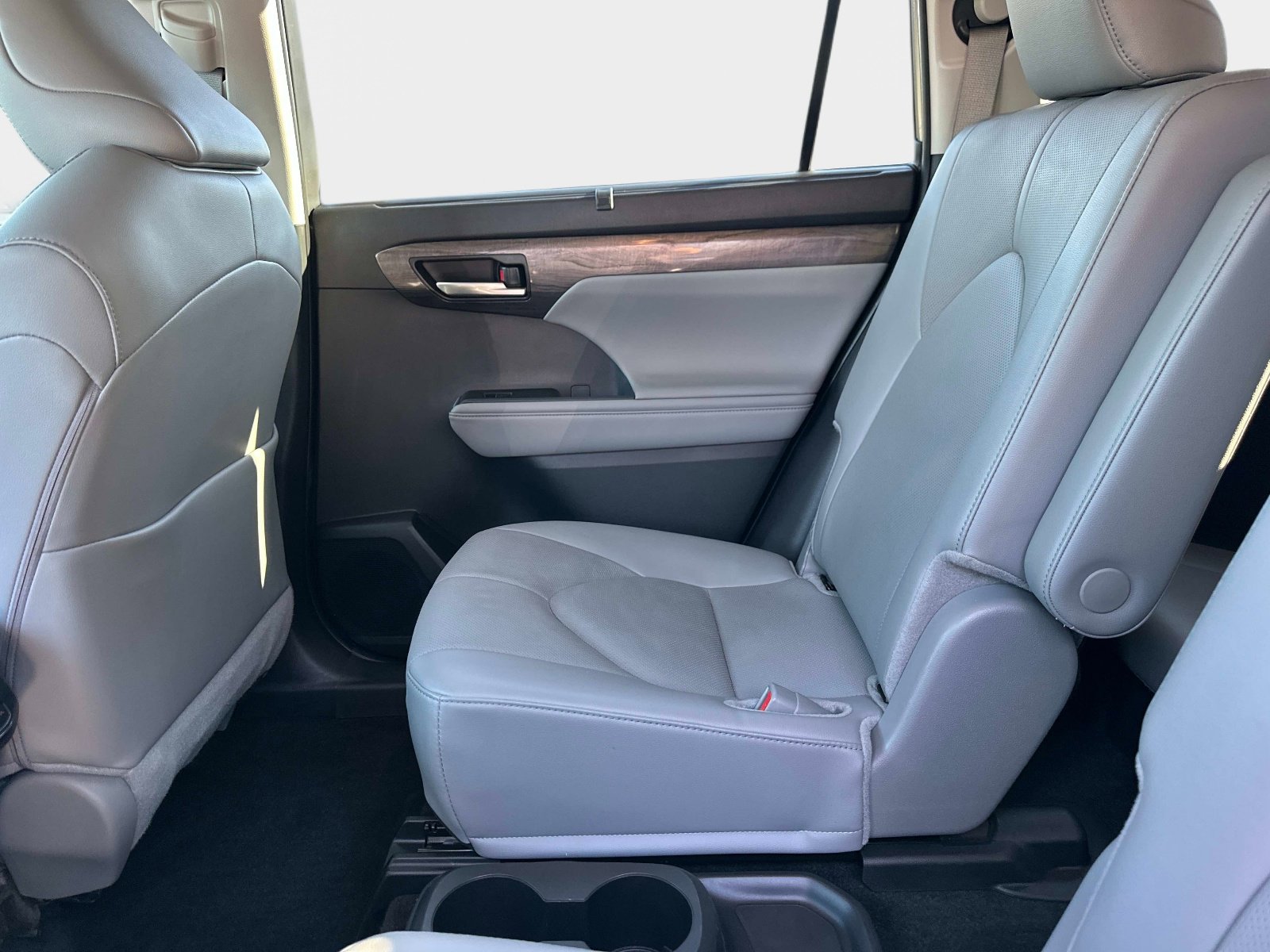 Used 2025 Toyota Highlander Limited image 16
