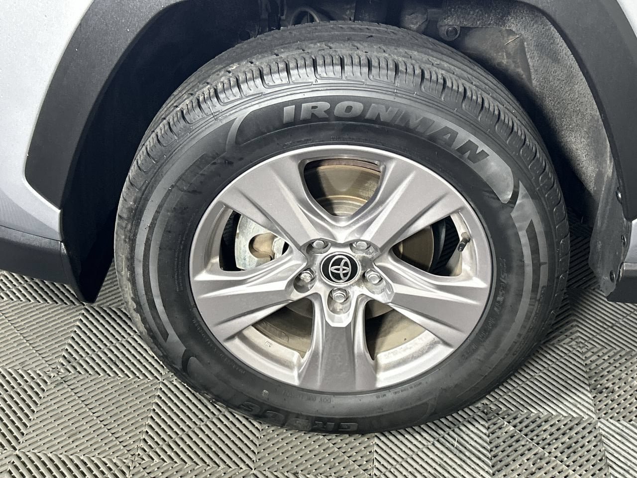 Used 2025 Toyota RAV4 XLE FWD image 10