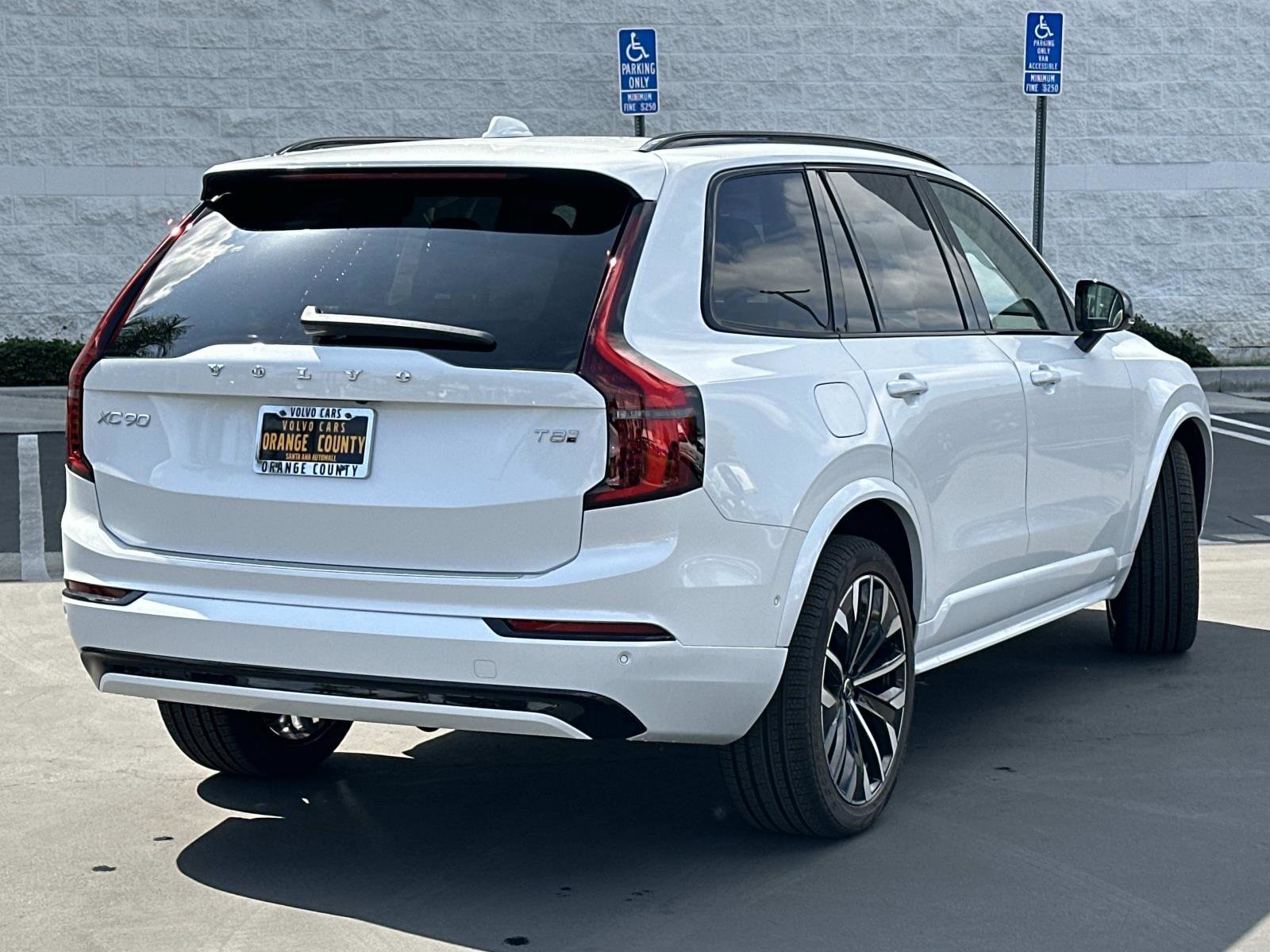New 2026 Volvo XC90 T8 Ultra w/ Protection Package Premier image 4