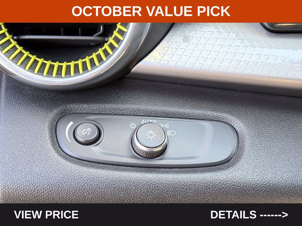 Used 2025 Chevrolet Trax LT FWD image 24