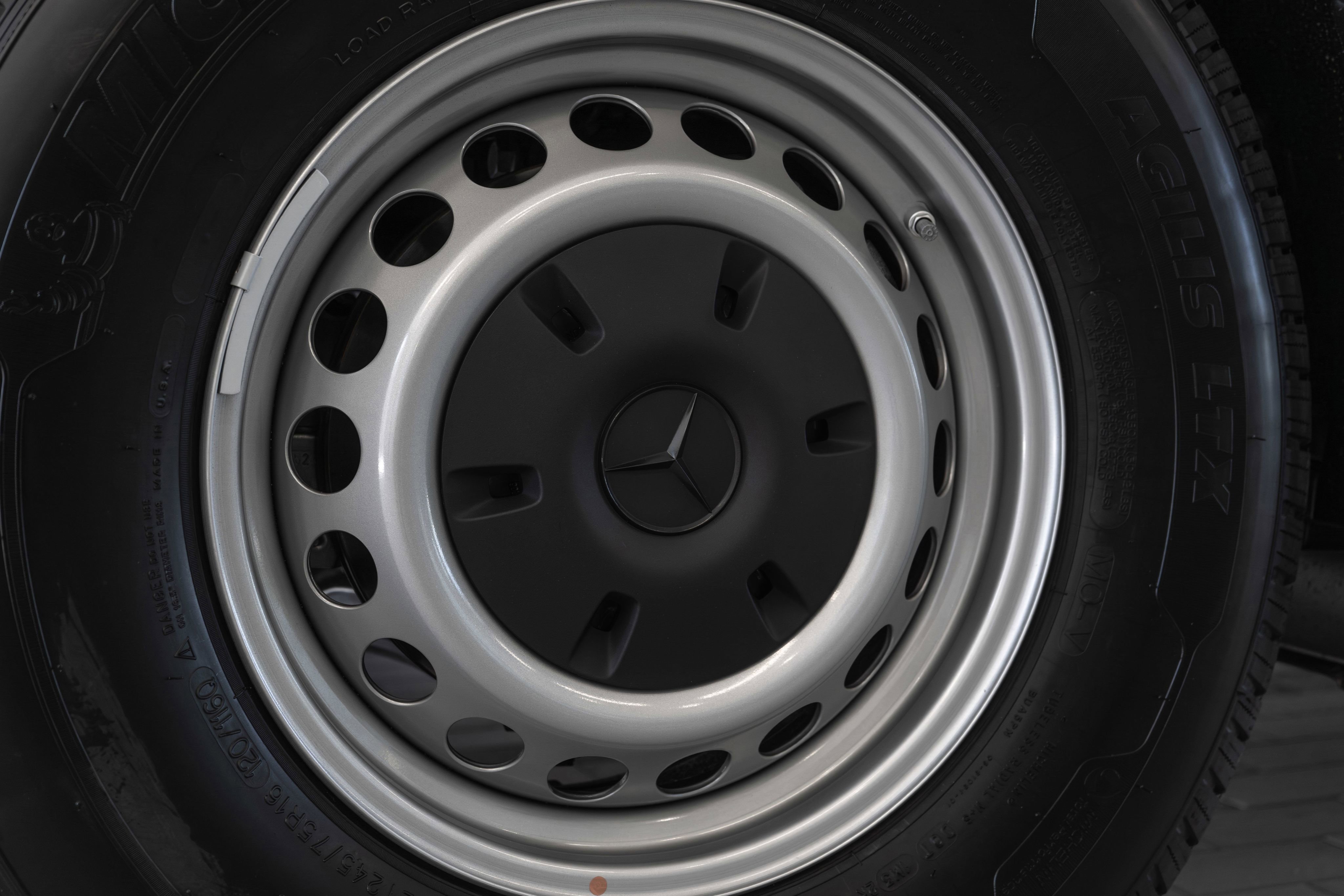 Used 2025 Mercedes-Benz Sprinter 2500 image 30