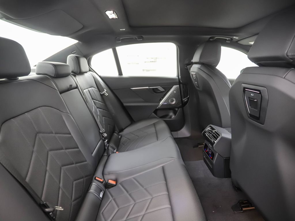 New 2026 BMW 550e xDrive image 27