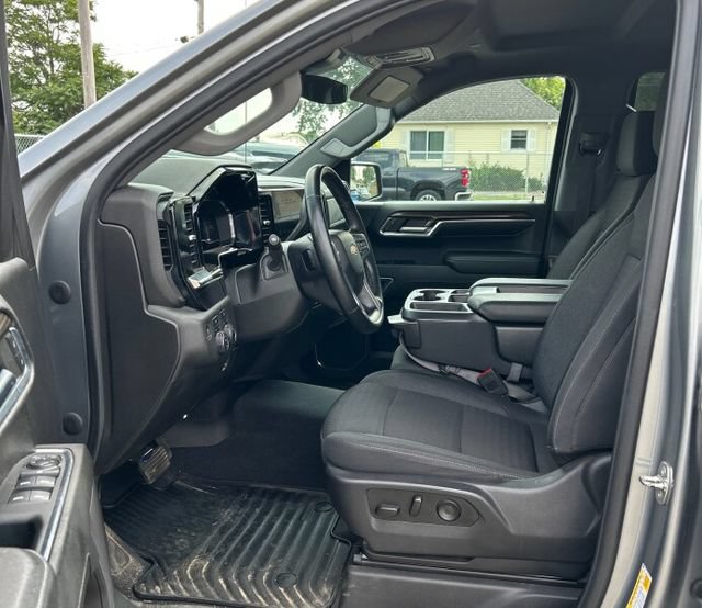 Used 2023 Chevrolet Silverado 1500 LT AWD/4WD image 6