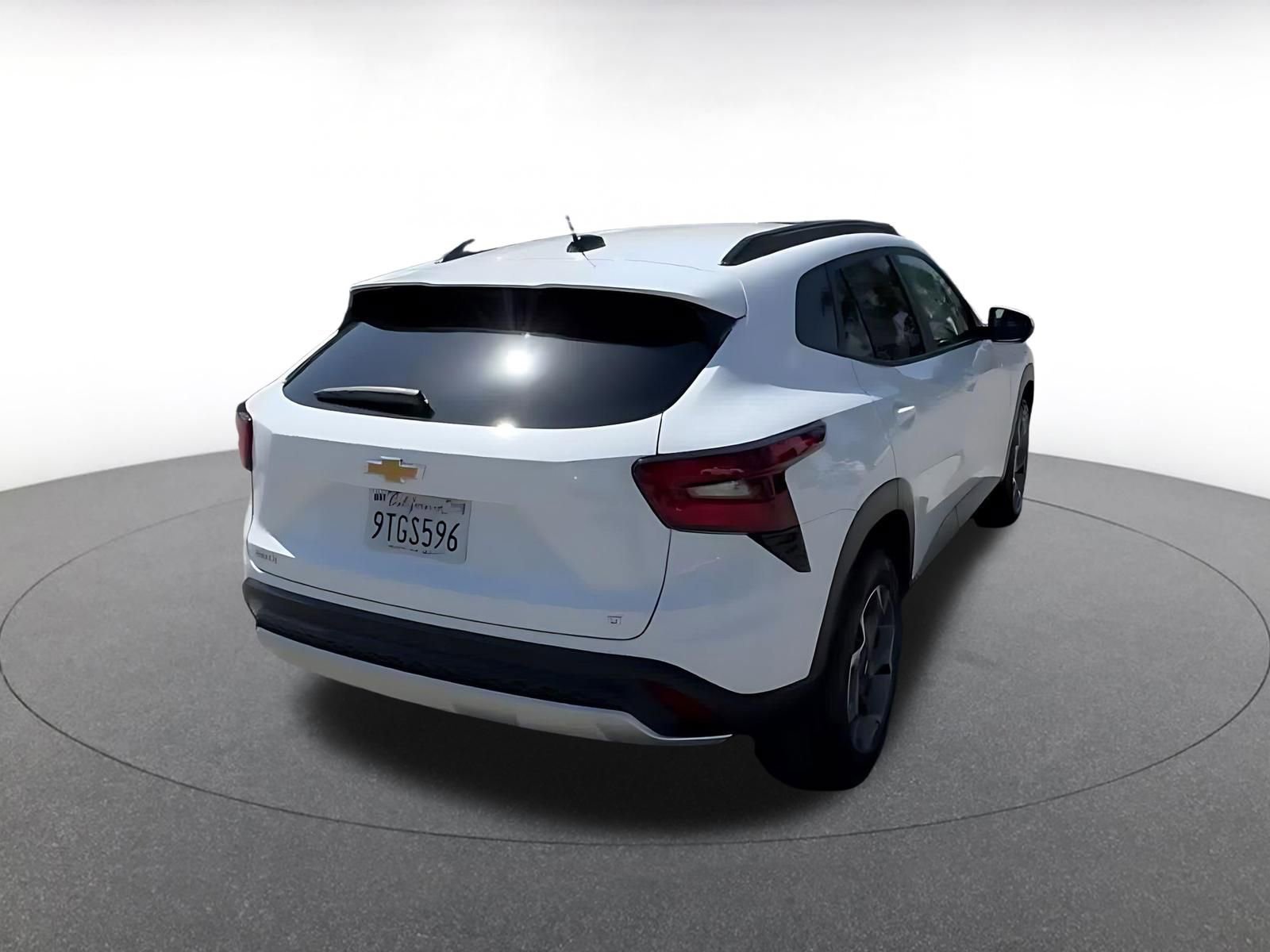 Used 2025 Chevrolet Trax LT w/ LT Convenience Package image 14