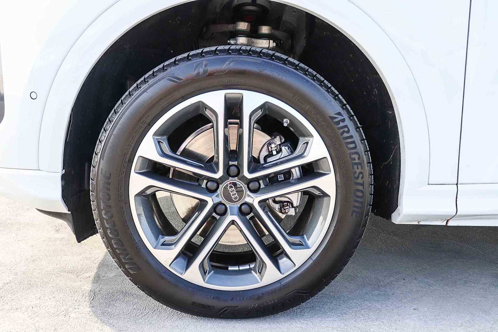 Used 2025 Audi Q5 Premium w/ Convenience Package image 14