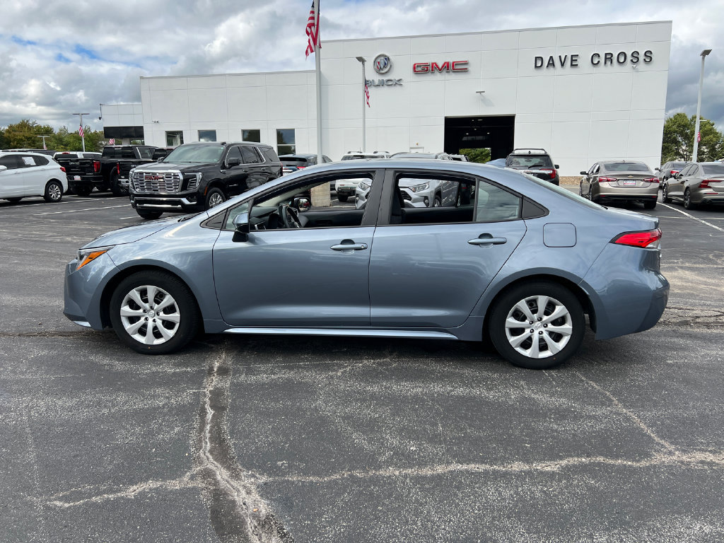 Used 2025 Toyota Corolla LE FWD image 11